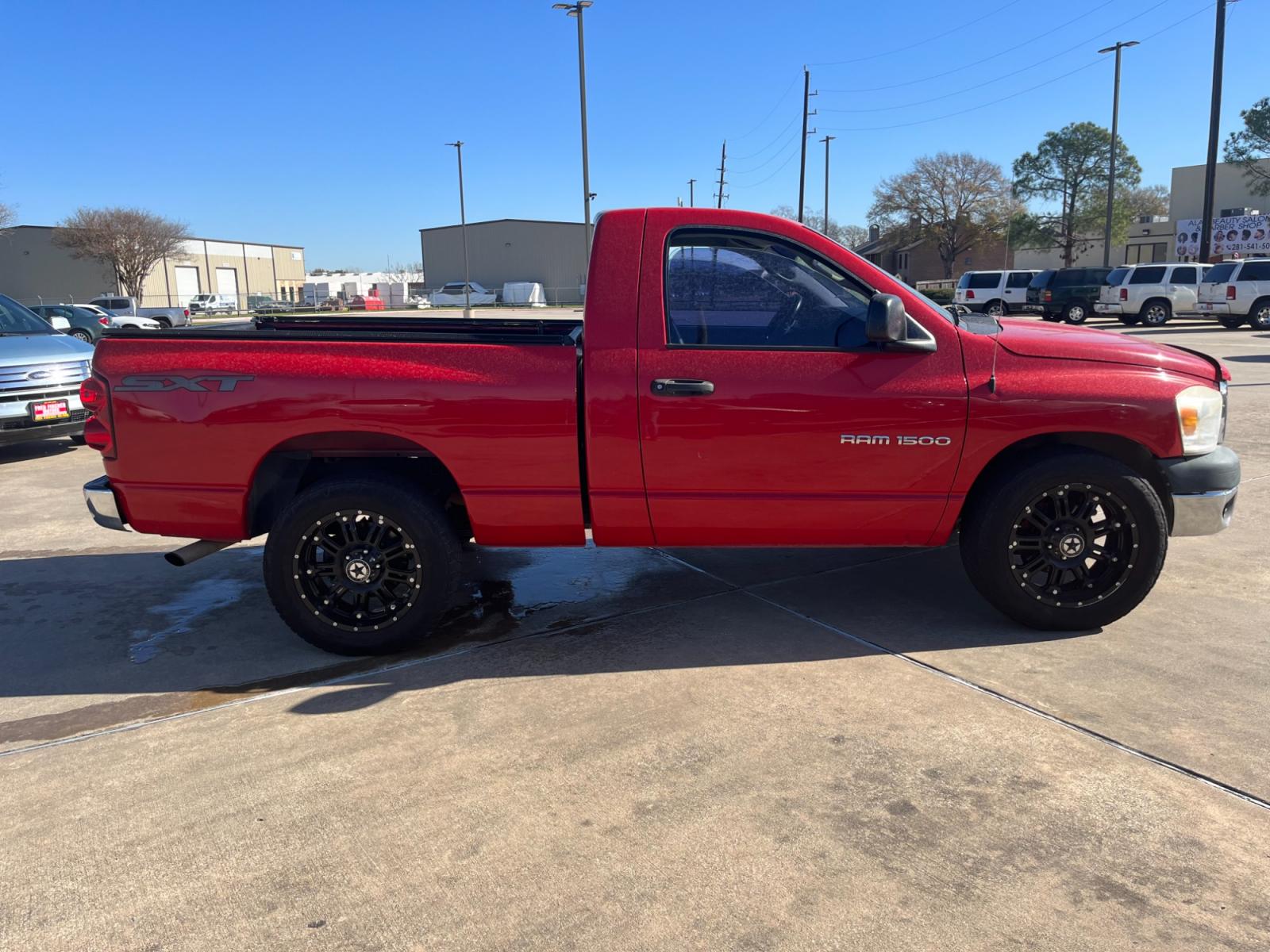 2007 red /black Dodge Ram 1500 SLT 2WD (1D7HA16K97J) with an 3.7L V6 SOHC 12V engine, Manual transmission, located at 14700 Tomball Parkway 249, Houston, TX, 77086, (281) 444-2200, 29.928619, -95.504074 - Photo #7